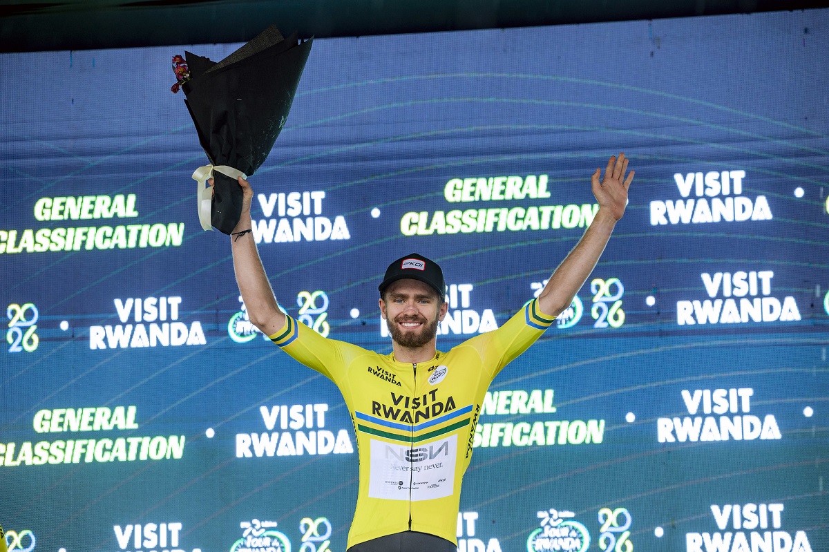 IGIHESports's tweet photo. Moritz Kretschy yegukanye Tour du Rwanda 2026
Umudage Moritz Kretschy w'imyaka 23, ukinira Ikipe ya NSN Development Team, yegukanye Tour du Rwanda 2026.

Kretschy wakinaga Tour du Rwanda ku nshuro ya gatatu, yambaye uyu mwambaro w'umuhondo kuva ku wa Gatatu ubwo yabaga uwa kabiri mu Gace ka Kane (Karongi- Rubavu).

Ku munsi wa nyuma, uyu mukinnyi yasigaga iminota ibiri n'amasegonda umunani Johannes Adamietz w'Ikipe ya Rembe | Rad-net.

Moritz Kretschy ni umukinnyi wa 16 wegukanye Tour du Rwanda kuva mu 2009 mu gihe ari Umunya-Burayi wa gatatu uyitwaye nyuma y'Umunya-Espagne Cristian Rodriguez mu 2021 n'Umufaransa Fabien Doubey mu 2025.

Kuri ubu abakinnyi bo mu bihugu icyenda ni bo bamaze gutwara iri rushanwa. Ibyo bihugu ni u Budage, u Bufaransa, u Bwongereza, Eritrea, Espagne, u Rwanda, Afurika y’Epfo, Amerika na Maroc.