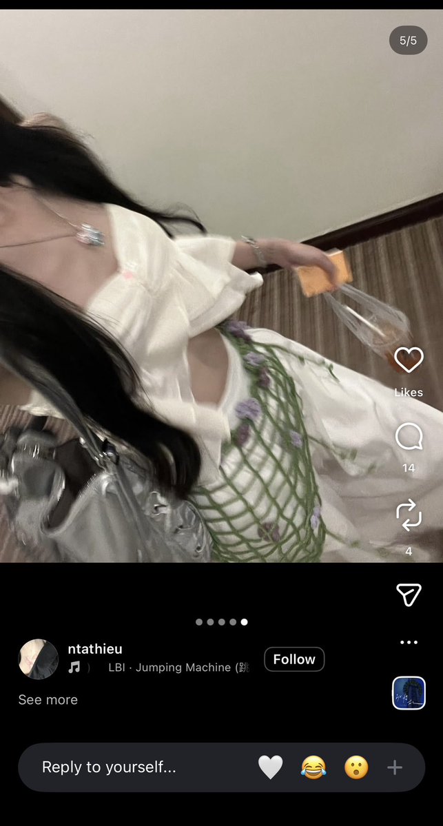 สตรีมเมอร์ rov ก็จอนรูปคุณคนนี้นะคะทุกคน ชื่อเบลล่า ในต้อกๆกับในไอจีจะมีรูปโทนนี้ตลอด หน้าผมเล็บไม่เหมือนกันเลยสักรูป หน้าบางทีก็เจนเอไอมา สองรูปนี้ค่ะ นางเอาไปตั้งโปรไฟล์ไอจี  justonly4deniela / linoeandoul #rov