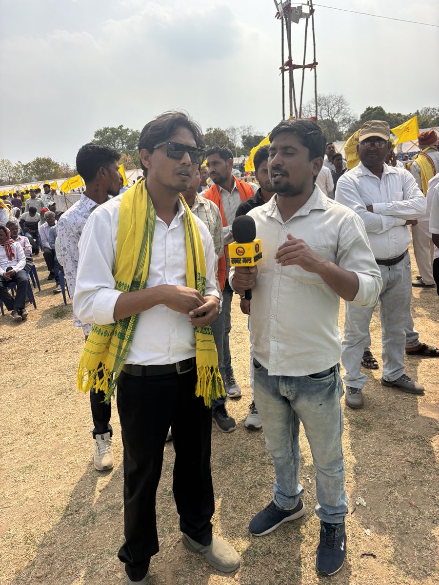 RajuKumar5196's tweet photo. कुड़मी अधिकार महारैली में मीडिया से बात करते हुए..!!
#KudmiST #kudmisamaj #kudmiststatus https://t.co/E7emgR0ckL