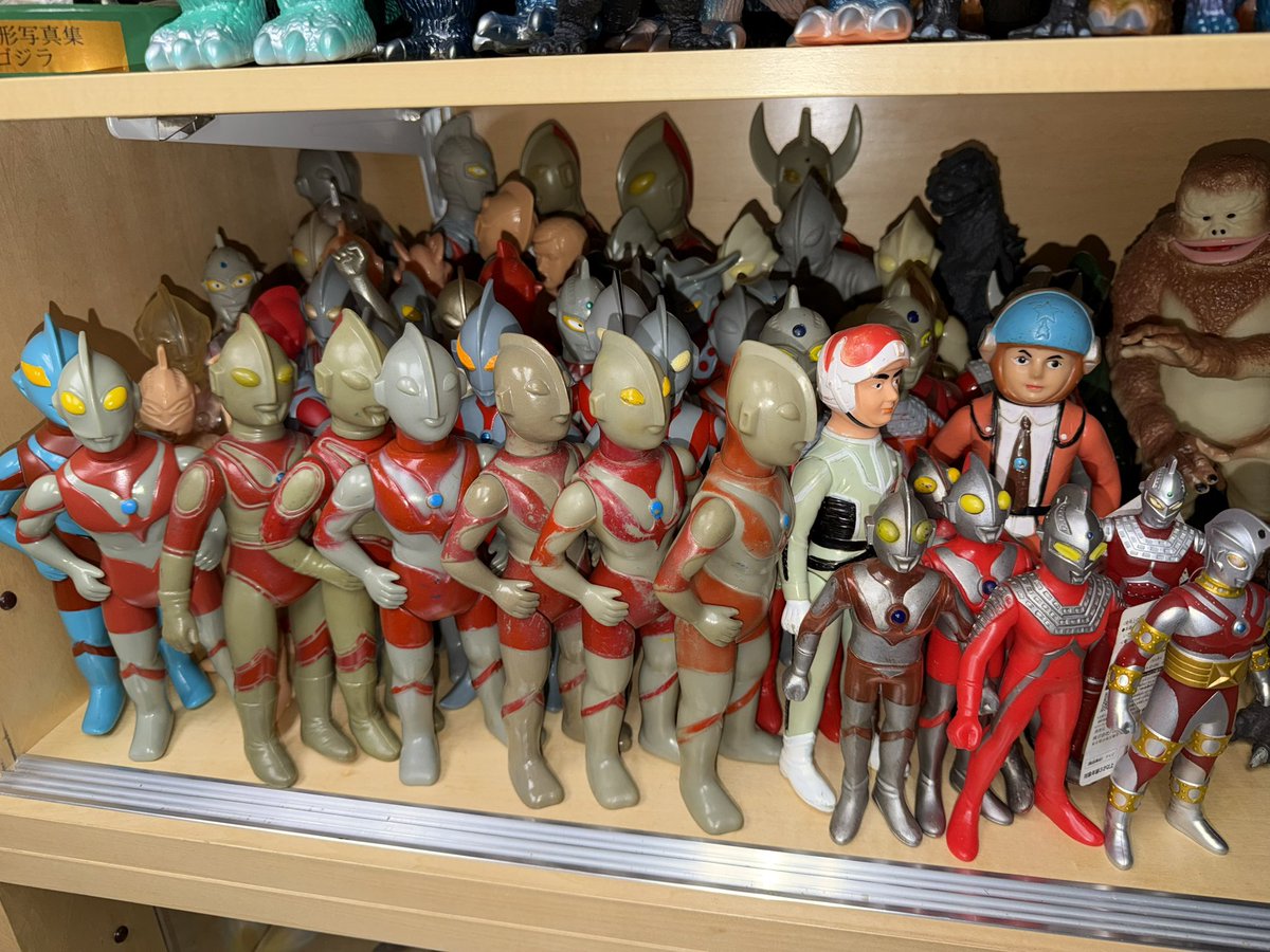 ウルトラの星の住人達を少し入れ替えました。 にせウルトラマン、ニセ