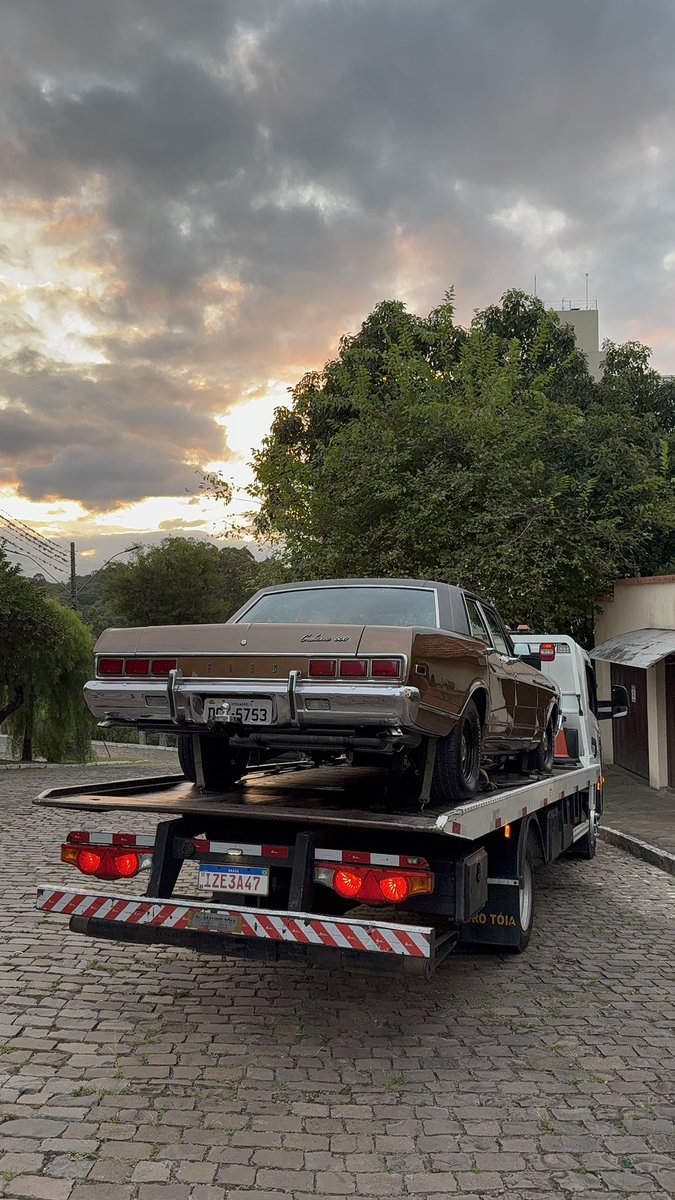 LeoStroka's tweet photo. Em setembro falei com o cara e ele pediu uma proposta, aí em novembro acertamos, fui pro Rio Grande do Sul (700km) sem o meu pai saber, fazer bate e volta, comprei o carro e o resto é história!

Fotos da recompra e entrega https://t.co/fVYMhRfx8K