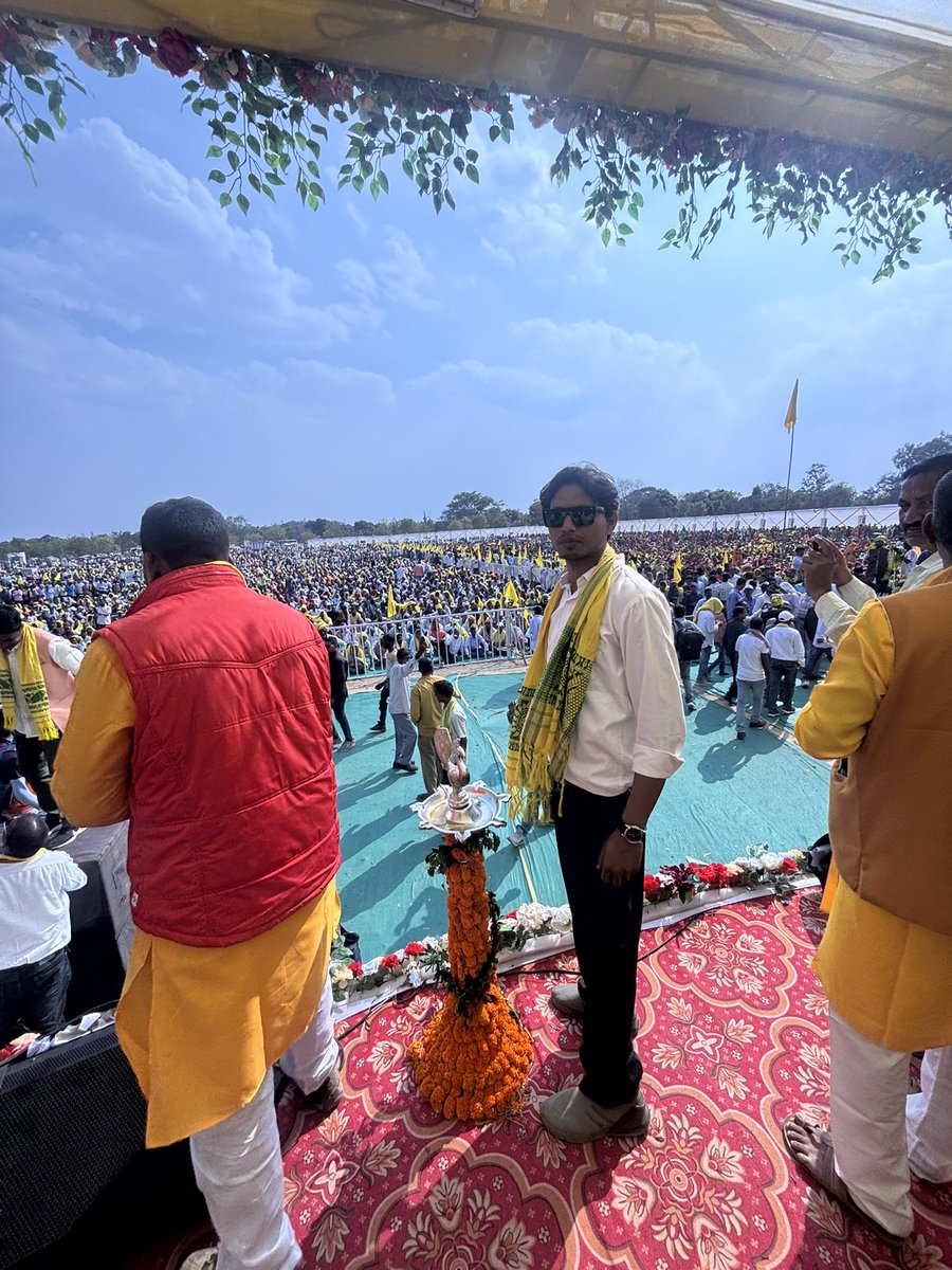 RajuKumar5196's tweet photo. कुड़मी अधिकार महारैली रांची में लाखों की संख्या में उमड़ा जनसैलाब..!!
#kudmisamaj #kudmiststatus #KudmiST https://t.co/jCwZKCO8Jh