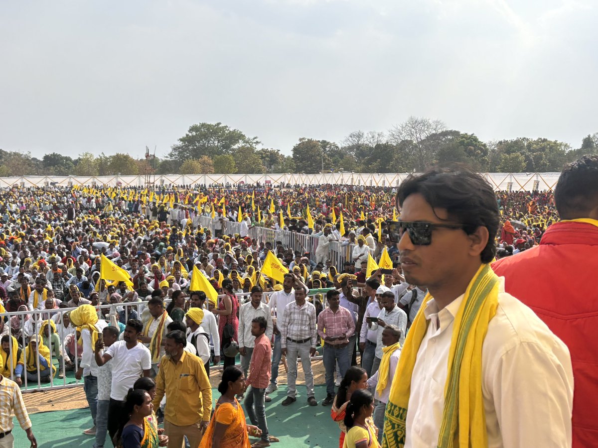 RajuKumar5196's tweet photo. कुड़मी अधिकार महारैली रांची में लाखों की संख्या में उमड़ा जनसैलाब..!!
#kudmisamaj #kudmiststatus #KudmiST https://t.co/jCwZKCO8Jh