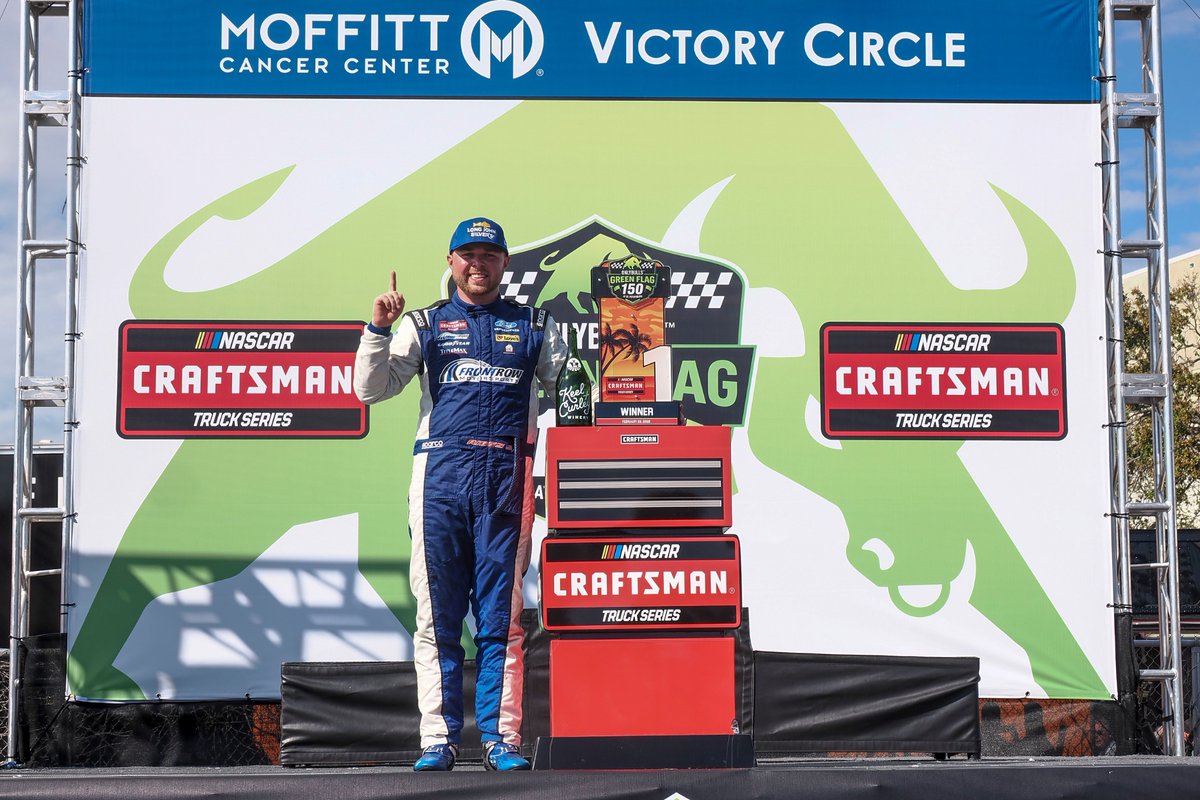 Long John Silver's 🟡 tweet media