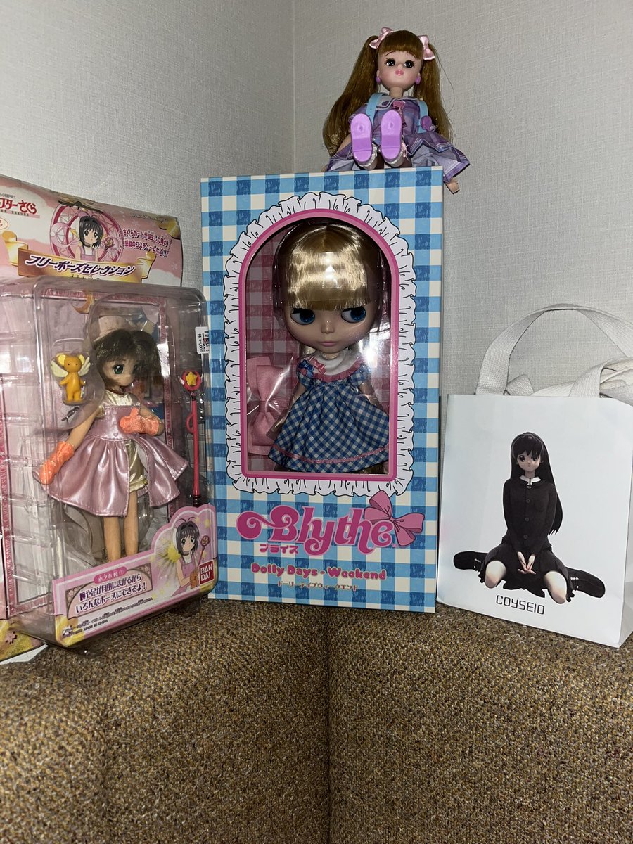 ribbonmia's tweet photo. girls i got in tokyo https://t.co/WE56T2gjMT