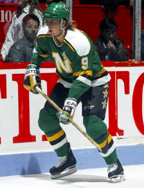 mikecommito's tweet photo. On this day in 1990, North Stars rookie Mike Modano scored his first career NHL hat trick #Hockey365 #TexasHockey https://t.co/KkHI6GDHOr