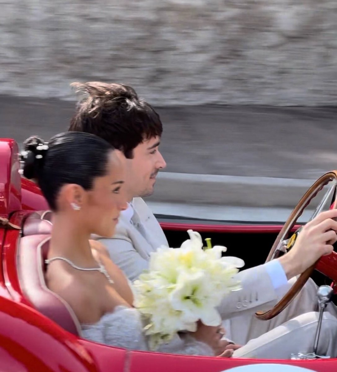 1999vogue's tweet photo. Alexandra &amp; Charles’ wedding looks like an actual fairytale come to life https://t.co/8RPVAYBhAH