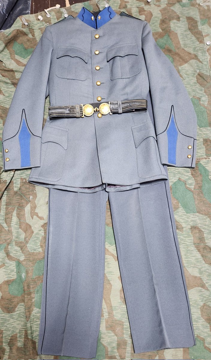 スイス軍お兄さん tweet media