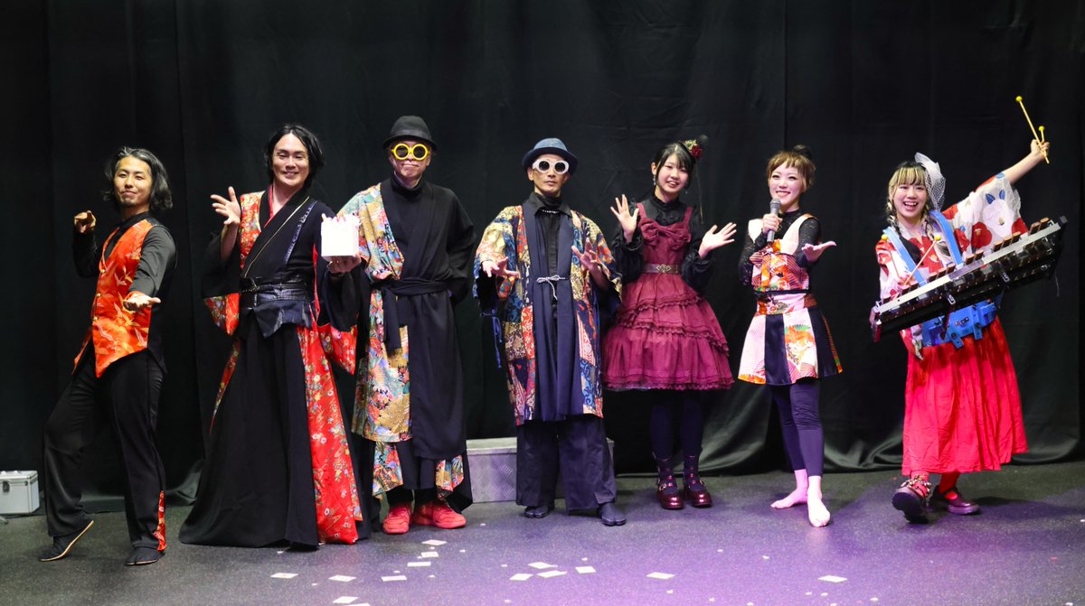 kSh9egDfEGGaY4Q's tweet photo. RINGGUILD(リンギル)
ささしまスタジオ 2026/3/1
楽しいステージありがとうございました。
お疲れさまでした。
リンギルメンバー
#シルバーパペ さん
#ZEN さん
#MAGICIANHIROSHI さん
#HOOPERMAEP さん
#TANOUE さん
ゲスト
#おおきあさみ さん
#ITSU さん
#マジシャンまのん さん https://t.co/jsEKPIEsZO
