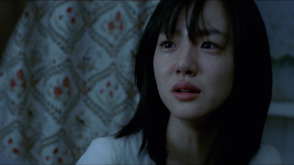 오늘의 취침 영상 <장화 홍련>
공포물을 좋아해서 가리지 않고 많이 보는데 본 영화 중 통틀어서 가장 아름다운 공포 영화. 
패턴과 색감 공부할 때 많이 참고했을 정도로 지독하게 아름답다...