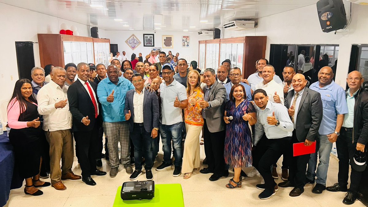 Encabezo una importante conferencia en el Distrito Municipal de Santiago Oeste, provincia Santiago de los Caballeros, como parte de su ciclo “Elecciones en Tiempo de Democracia”.