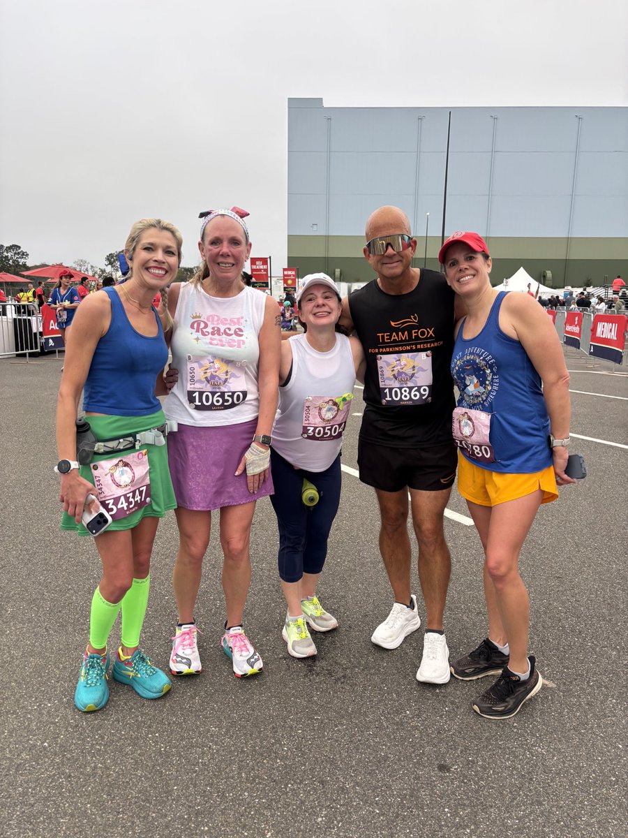 StephMaltzDC's tweet photo. S/O to @runDisney @WaltDisneyWorld #PrincessHalf pace group 2:15 #lauren #warren #jaime #joseph #elizabeth #stephanie and the best pacers #CHRIS &amp; #GREG #13magicalmiles https://t.co/vz6XqzKNPP