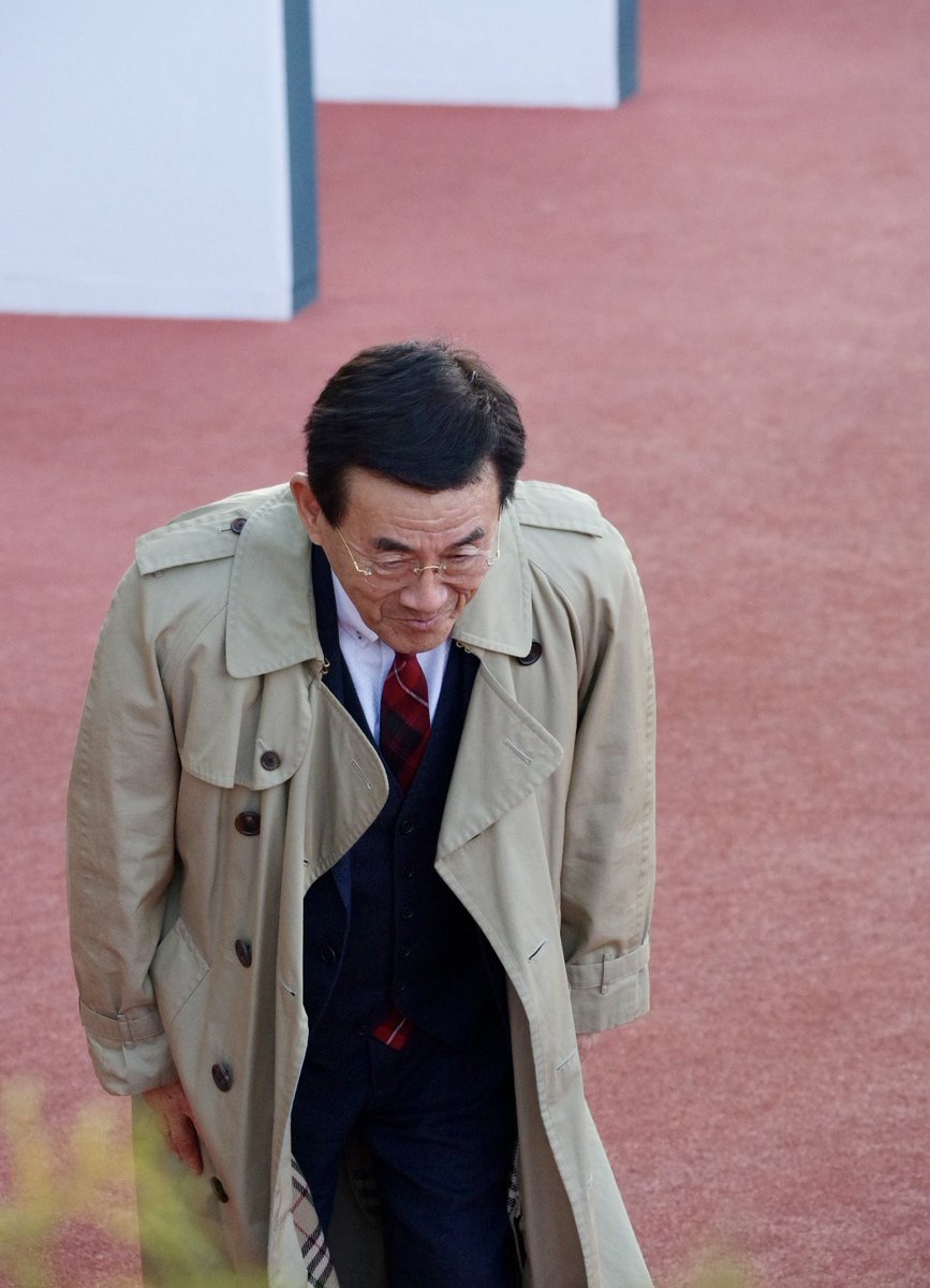 最終レース後、何かあるかも…と待っていたファンたちの前に西園先生がおひとりで出てこられ、今までありがとうございましたとお礼を言ってくださいました🥹