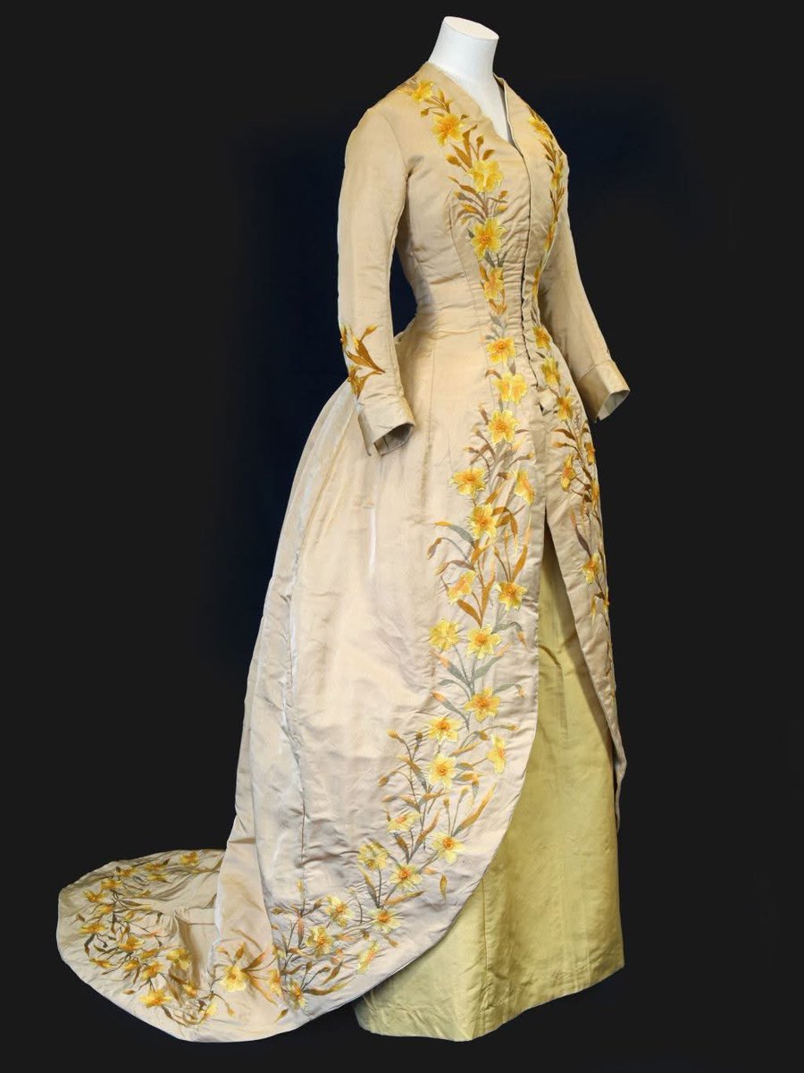kateStrasdin's tweet photo. Dydd Gŵyl Dewi Hapus! Happy St David’s Day to my Welsh friends, family and of course Mr S himself. Thus beautiful daffodil strewn late #1880s gown is a perfect tribute @AmericanMuseum #fashionhistory https://t.co/AqGLv1UDdG