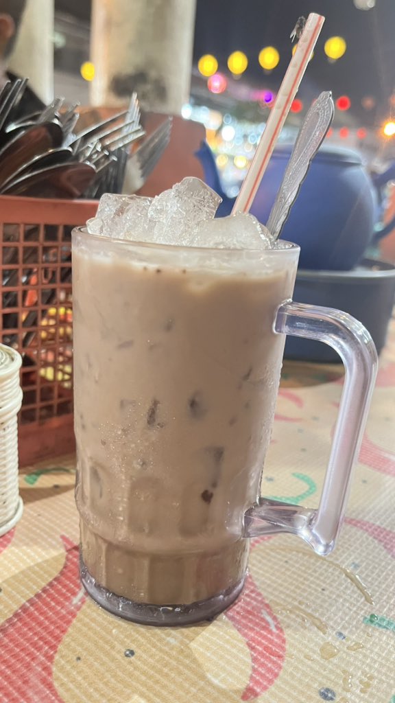 unknown_090819's tweet photo. Doyan bgt ama es milo 🥹🫶🏻 https://t.co/EIYW7pTbG1