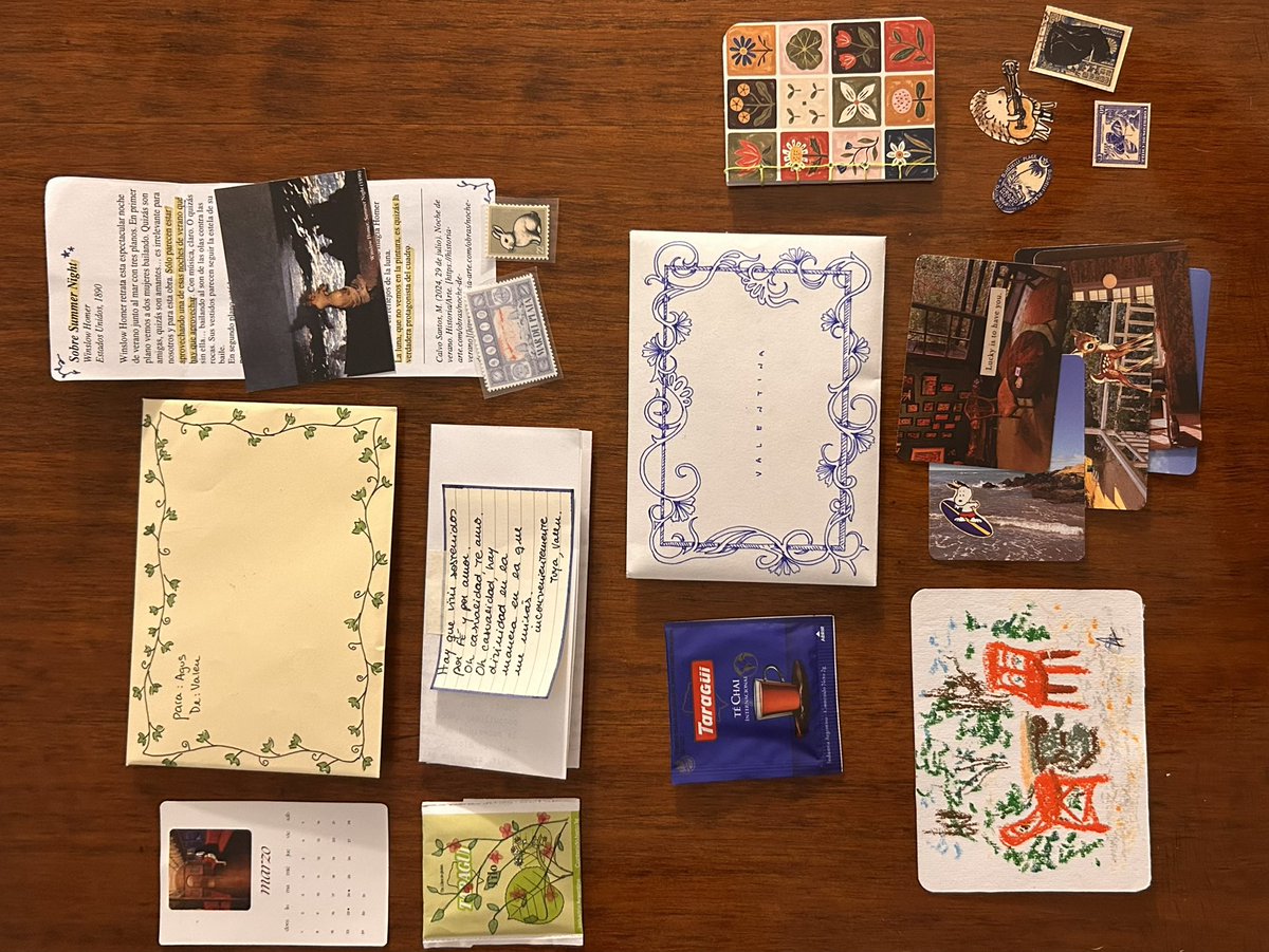 con mi mejor amiga nos empezamos a hacer sobrecitos llenos de cosas que nos hicieron acordar a la otra durante el mes, este es el de febrero 🫶