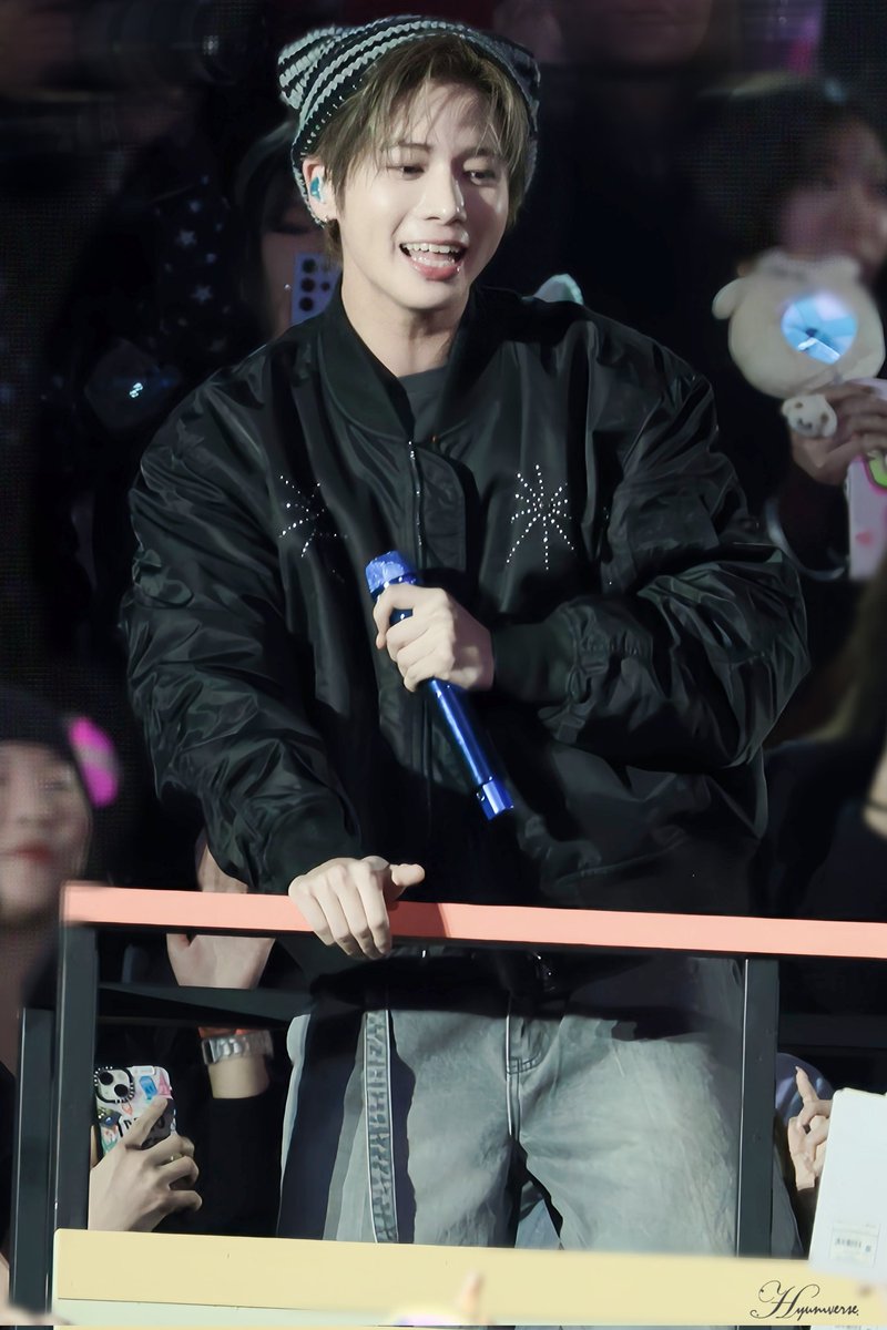 Hyuniverse tweet media