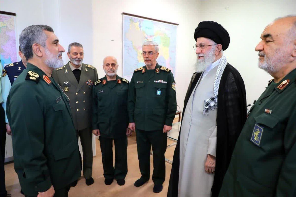 و قابی که دیگر کامل شد 💔