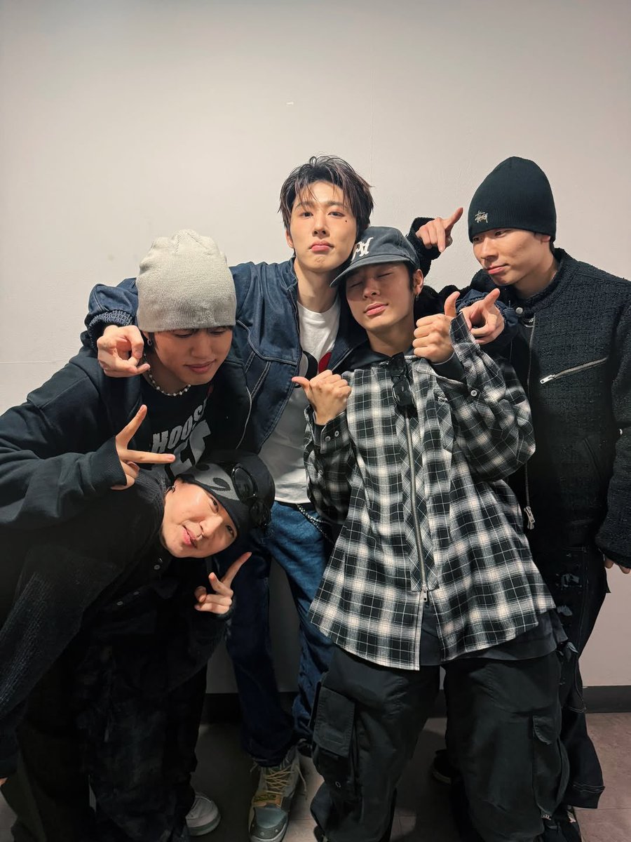 131_notes's tweet photo. Team B.I 🥺🫶👋 https://t.co/DGskQl3Im8