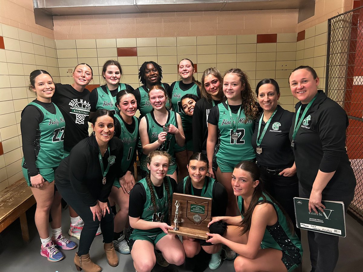 HNGB_Hoops's tweet photo. When you are part of something special the ending seems the hardest. Not the out come we wanted but an INCREDIBLE season full of accomplishments and goals crossed off. Not enough words to say how much we will miss our four seniors! Thanks for setting the standard. #Yepp #Tuffff https://t.co/BGyXJmJ0hx