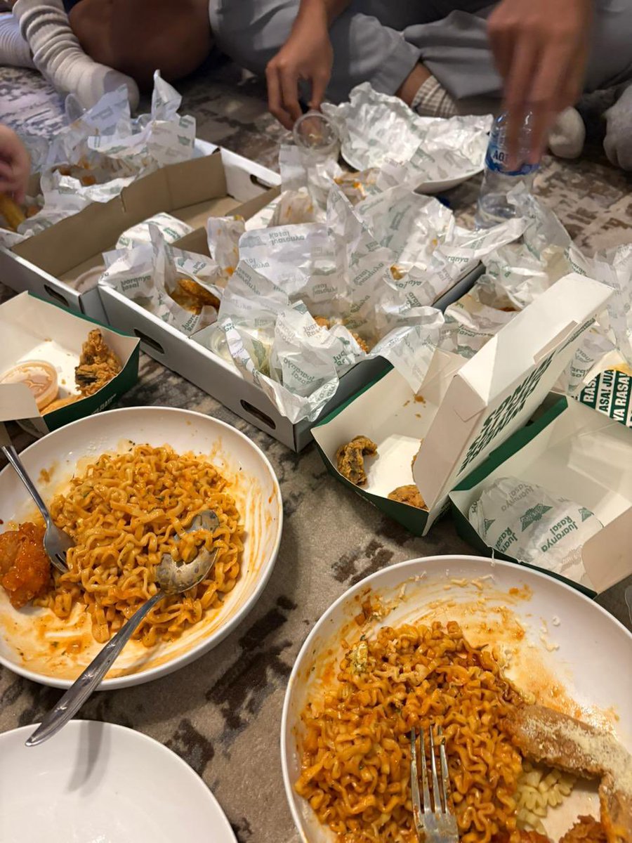 fortalsgps's tweet photo. Admin fortals bukber dulu yaaa😋🍜 #fortalsgps #FORTALS2026 https://t.co/h1KNAyIDfX