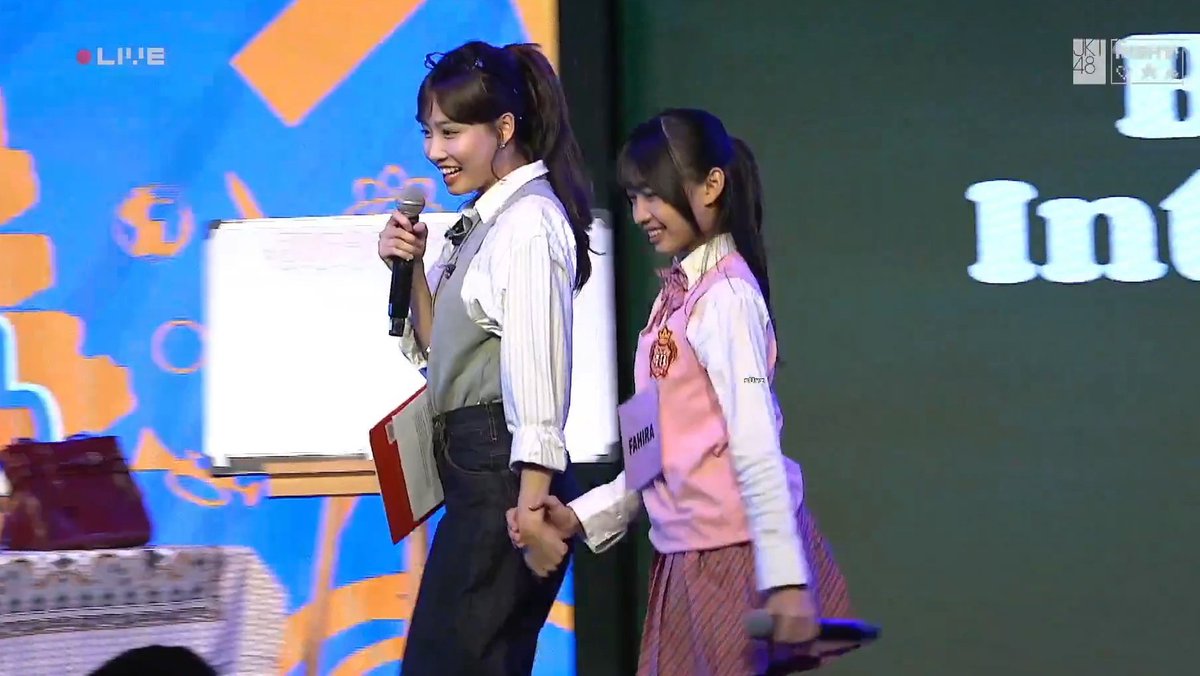 ninjahattoriii_'s tweet photo. kayak mama lagi nganterin anak nya masuk sekolah lucu wkwk 😭😭😭 — @A_MutheJKT48 @.dekfahira

#JKT48School2026 https://t.co/AWkpx2Owrk