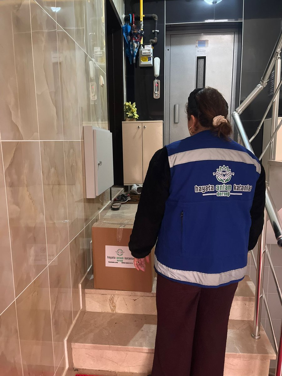 hayatadercom's tweet photo. Kadın gönüllülerimiz Ramazan yardımlarımıza destek veriyor… 🤍🌙
Merhametin, şefkatin ve fedakârlığın en güzel hali yine kadınlarımızın ellerinde hayat buluyor.
Ramazan’ın bereketini ihtiyaç sahiplerine ulaştırmak için gönüllü kadınlarımız büyük bir özveriyle sahada çalışmaya devam ediyor.
Hazırlanan her paket, edilen her dua, paylaşılan her lokma…
Bir sofraya umut, bir kalbe sevinç oluyor.
İyiliği çoğaltan, emek veren, gönlünü ortaya koyan tüm kadın gönüllülerimize teşekkür ediyoruz.
Birlikte daha güçlüyüz. 🤲✨
#Ramazan #RamazanYardımı #KadınGönüllüler #İyilikHareketi #BirlikteGüçlüyüz #PaylaşmakGüzeldir #HayataAnlamKatanlar #Gönüllülük #Samsun #İyilik