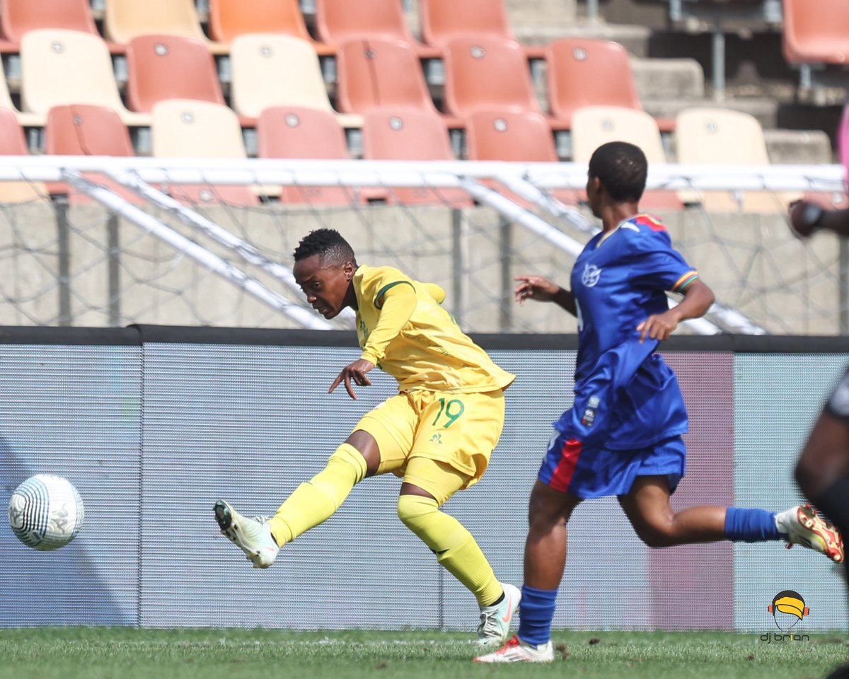 Djbrianrikhotso's tweet photo. From the #sowetoderby to Polokwane.
Update #COSAFACUP Final
Namibia π³π¦ Vs @Banyana_Banyana
HT: 0-1 https://t.co/BOun0zPaVC