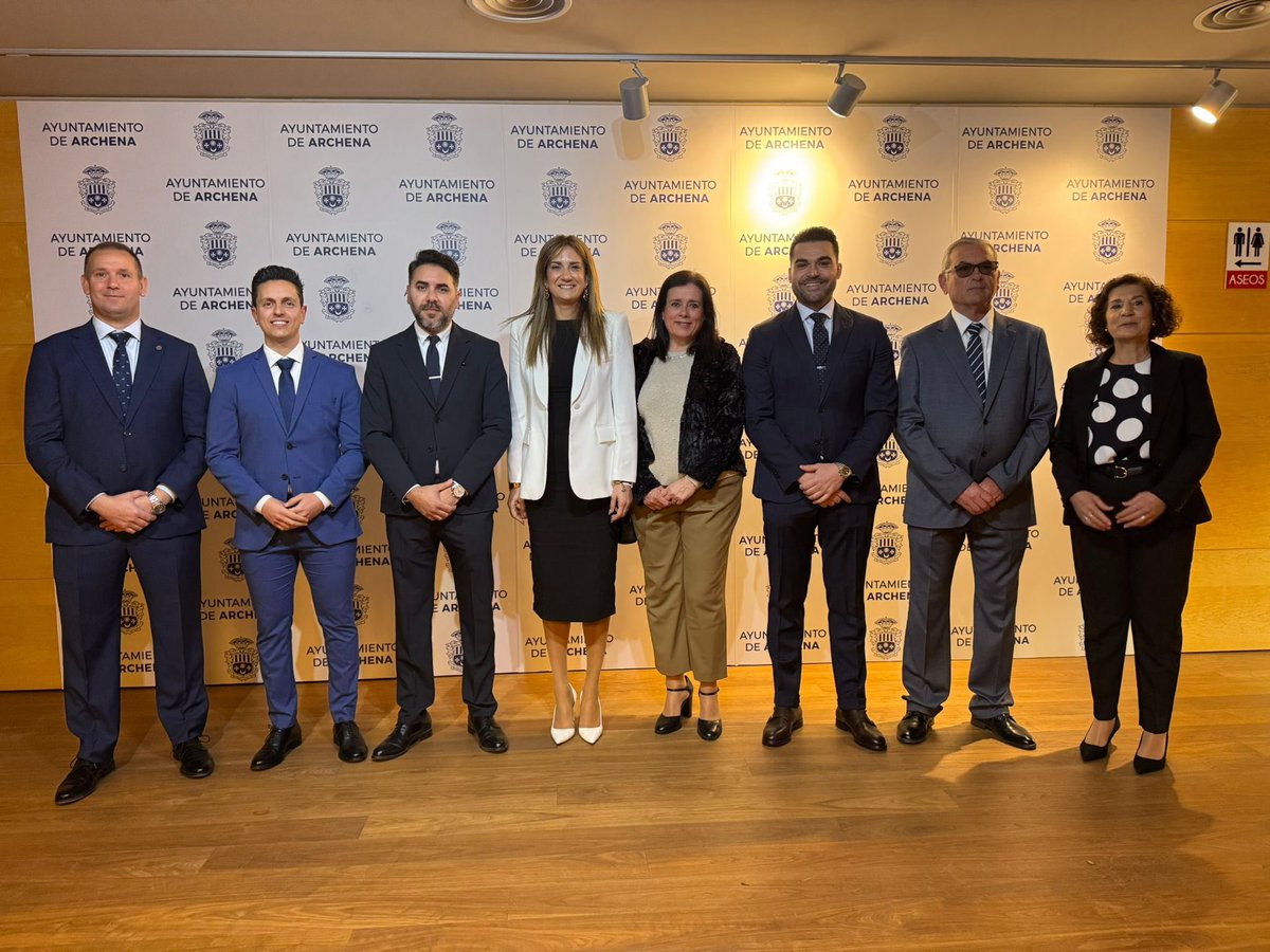 AytoArchena's tweet photo. 🌿 Felicitamos también a:
➡️Mari Carmen Alcolea, Pregonera de la Semana Santa 2026
➡️María Fernández, Pregonera del Ángel 2026
➡️Pedro Ríos, Nazareno del Año 2026

Gracias a todos por vuestro trabajo silencioso, vuestra dedicación constante y por engrandecer cada año nuestra querida Semana Santa. Sois ejemplo, presente y futuro de nuestras cofradías y hermandades.

¡Enhorabuena a todos! 💜

#SemanaSanta #Archena