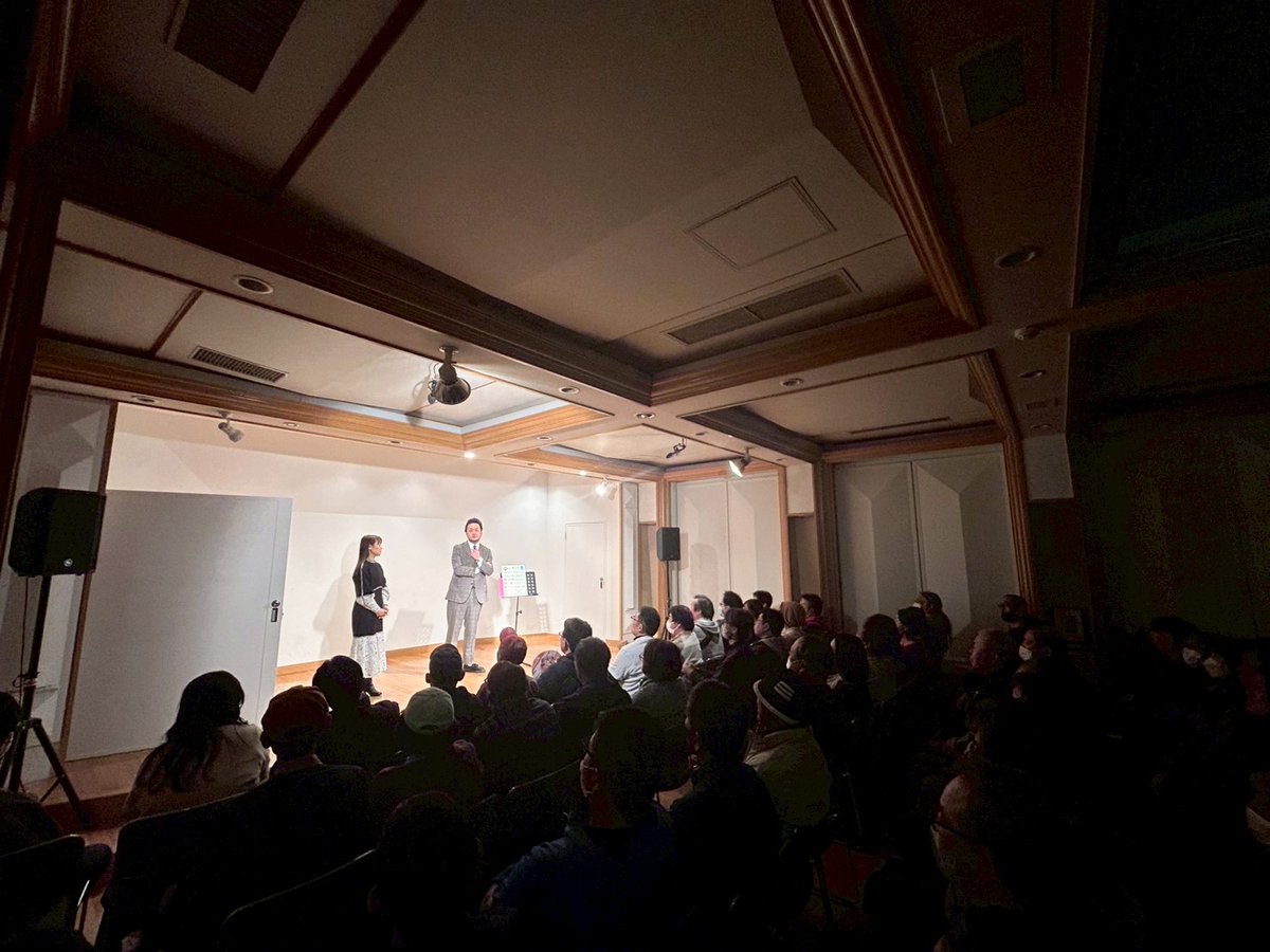 blueriver_aoki's tweet image. 今日はライブ談笑でした！
ご来場いただいた皆様！
超満員御礼ありがた〜い♪

今回のゲストは深瀬智聖ちゃん！
LinQの話、PAO〜Nの話、義父の話
バスガイドの話、まりやの話。
おもしろ話が盛りだくさんすぎて
智聖ちゃんの魅力も盛りだくさんすぎて
最高すぎる談笑でした！

#ブルーリバー青木談笑