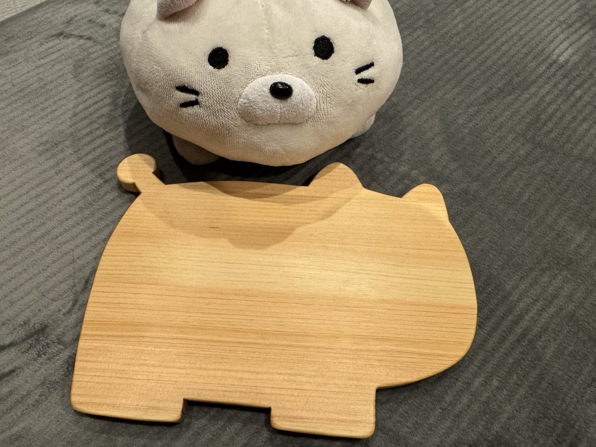 aoi0047's tweet photo. 旅先でアレを想像させる木製のおもちゃを発見👀
即購入! 可愛い😭😭😭😭🫶🏻 https://t.co/p858Pqqxz8