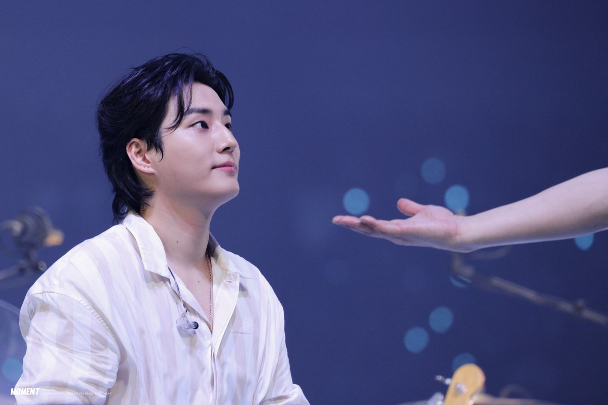 youngk's dimple & flower pose lover (@bassistadmirer) / Posts / X