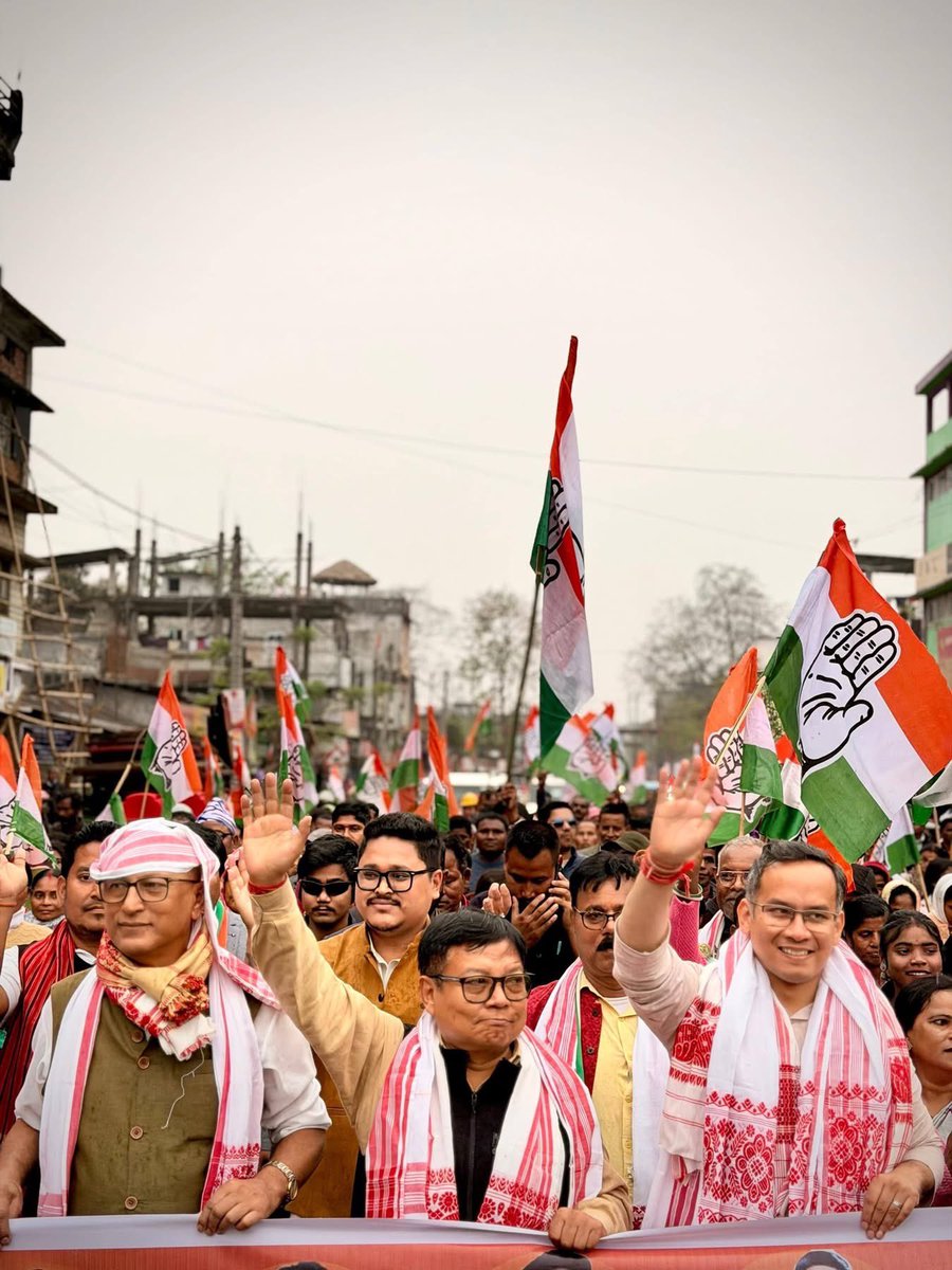 INCAssam's tweet photo. 📍 In the hearts of the people of Naharkatia! 

Overwhelmed by the love and enthusiasm of the people of Naharkatia. 

Assam is more than ready for transformation — Assam is ready for change!

#AssamWithCongress
#XomoyPoribortonorJatra
#এইবাৰ_কংগ্ৰেছ
#কংগ্ৰেছ_আহিব_অসম_আগবাঢ়িব https://t.co/RC8RJFij0T