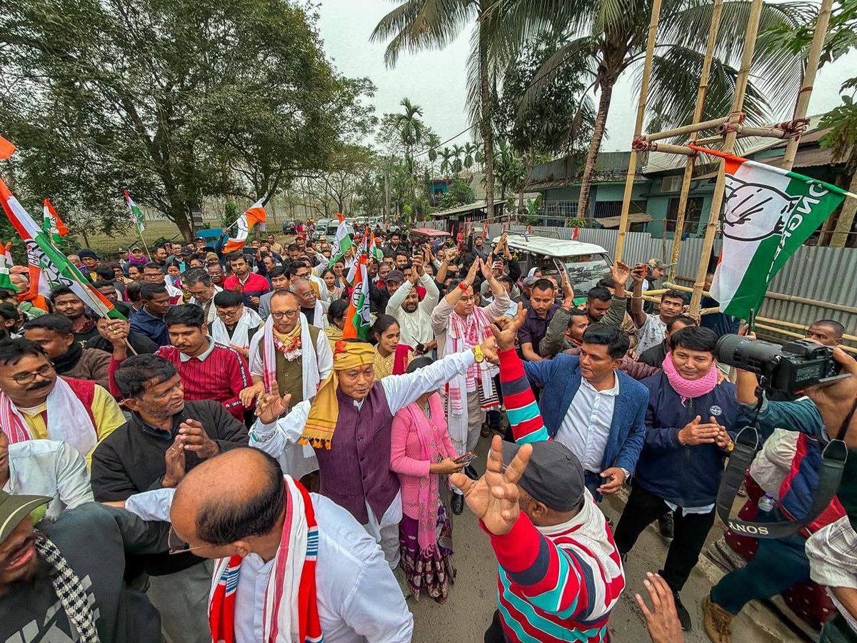 INCAssam's tweet photo. 📍 In the hearts of the people of Naharkatia! 

Overwhelmed by the love and enthusiasm of the people of Naharkatia. 

Assam is more than ready for transformation — Assam is ready for change!

#AssamWithCongress
#XomoyPoribortonorJatra
#এইবাৰ_কংগ্ৰেছ
#কংগ্ৰেছ_আহিব_অসম_আগবাঢ়িব https://t.co/RC8RJFij0T