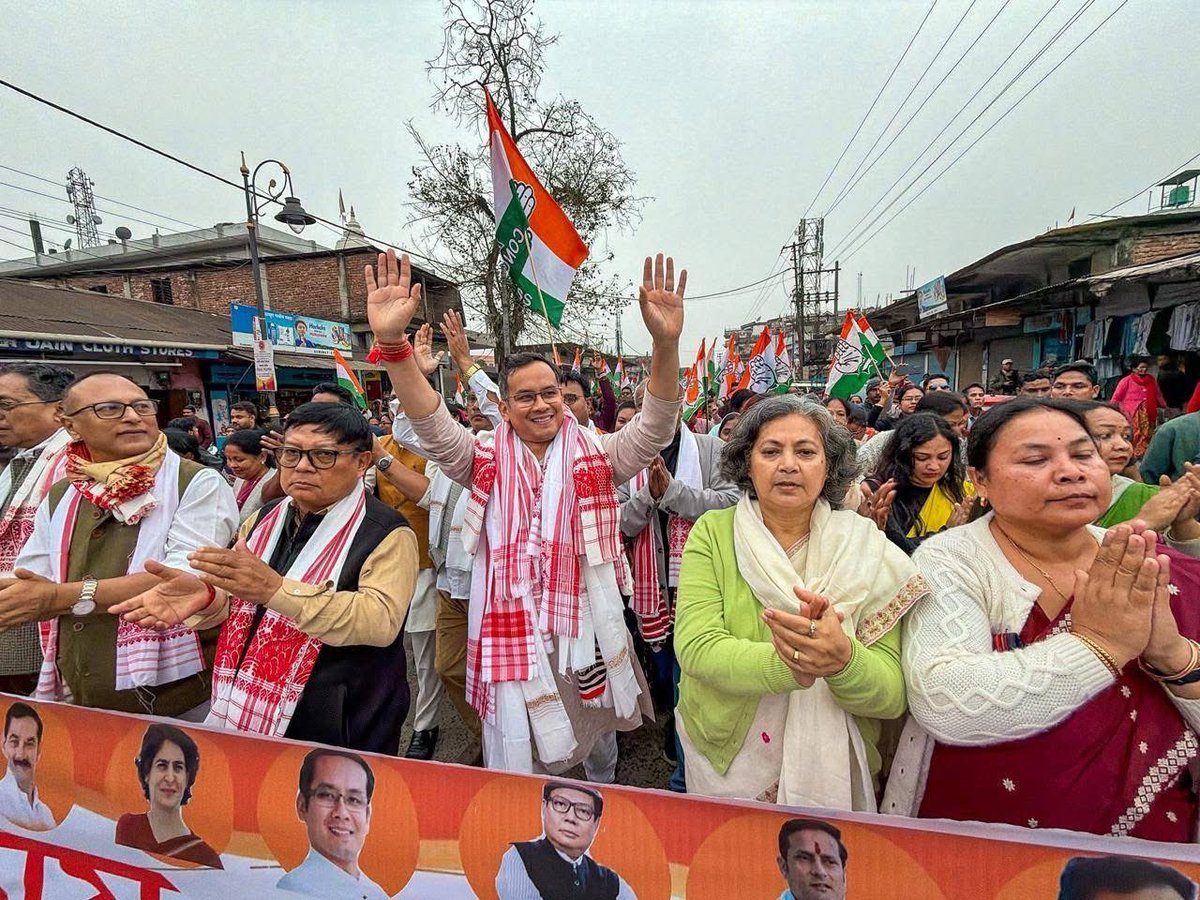 INCAssam's tweet photo. 📍 In the hearts of the people of Naharkatia! 

Overwhelmed by the love and enthusiasm of the people of Naharkatia. 

Assam is more than ready for transformation — Assam is ready for change!

#AssamWithCongress
#XomoyPoribortonorJatra
#এইবাৰ_কংগ্ৰেছ
#কংগ্ৰেছ_আহিব_অসম_আগবাঢ়িব https://t.co/RC8RJFij0T