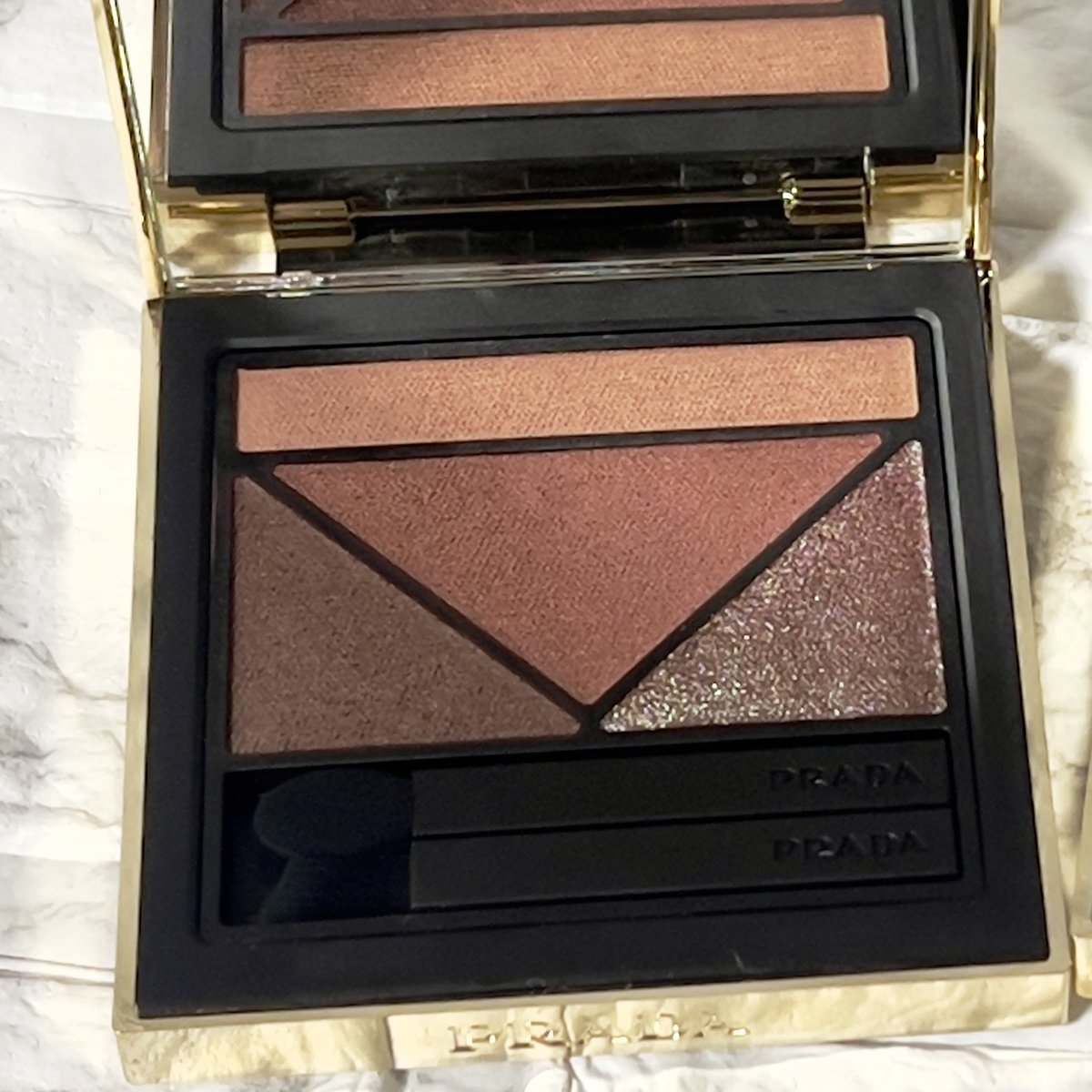 今日のメイク PRADA ダイメンションズ マルチエフェクト アイシャドウ