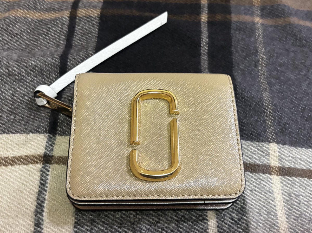 aimokukiri's tweet photo. #กระเป๋ามือสอง MARC JACOBS THE SNAPSHOT MINI COMPACT WALLET 
มือสอง 
1200 รส 
สภาพดีไม่มีตำหนิ https://t.co/z8wSm6dHAZ