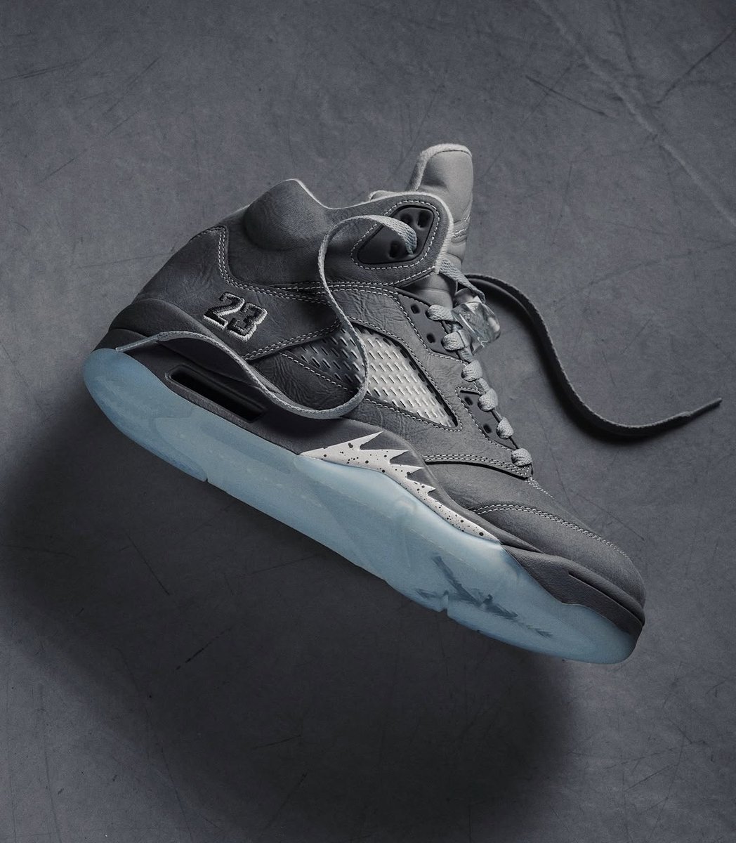 SNKR_TWITR tweet media