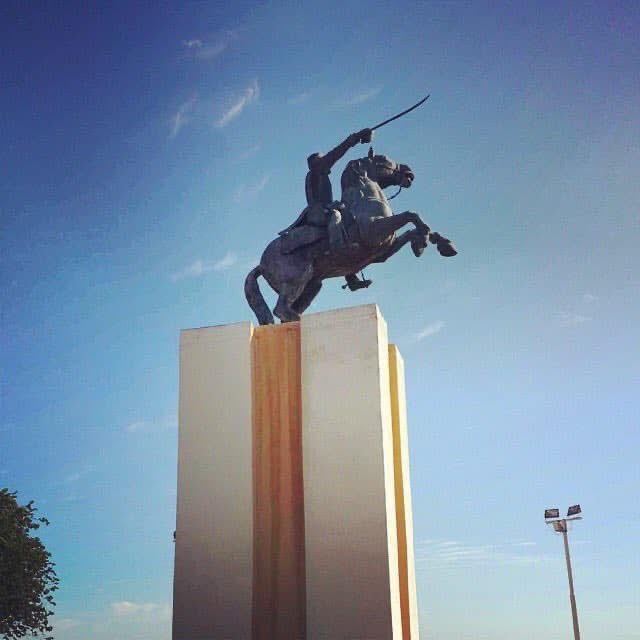 1ero de marzo, fecha trascendental en la que cae un  hombre pero permanece incólume un ideal de Patria soberana.

No olvidemos jamás el sacrificio de nuestros mayores, que no haya sido en vano su inmolación, seamos dignos herederos de los bravos y valientes paraguayos del 70.