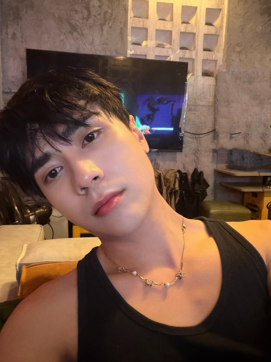 NonniWilson's tweet photo. พ่อคนน่ารัก🥰🥰🥰
#QuangHungMasterD https://t.co/QE3KjBzavJ