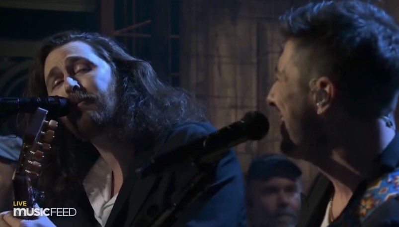 wldflwrndbrly's tweet image. oh to have someone look at me the way marcus mumford and hozier look at each other