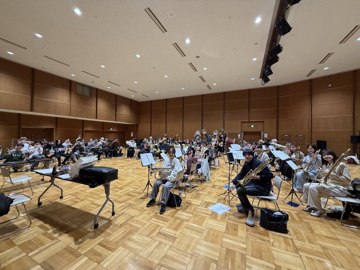suwo_brass's tweet photo. 【金管コンまであと6日】
本日は8回目の全体練習でした🎶
斎藤先生にメインと1部のアンサンブルをご指導いただきました！✨️
一つひとつ丁寧にアドバイスをいただき、とても有意義な時間を過ごすことができました！
今回の学びを大切に本番に向けてさらに良い演奏を目指して頑張っていきます！💪🏻 ̖́- https://t.co/HheQFBlozj