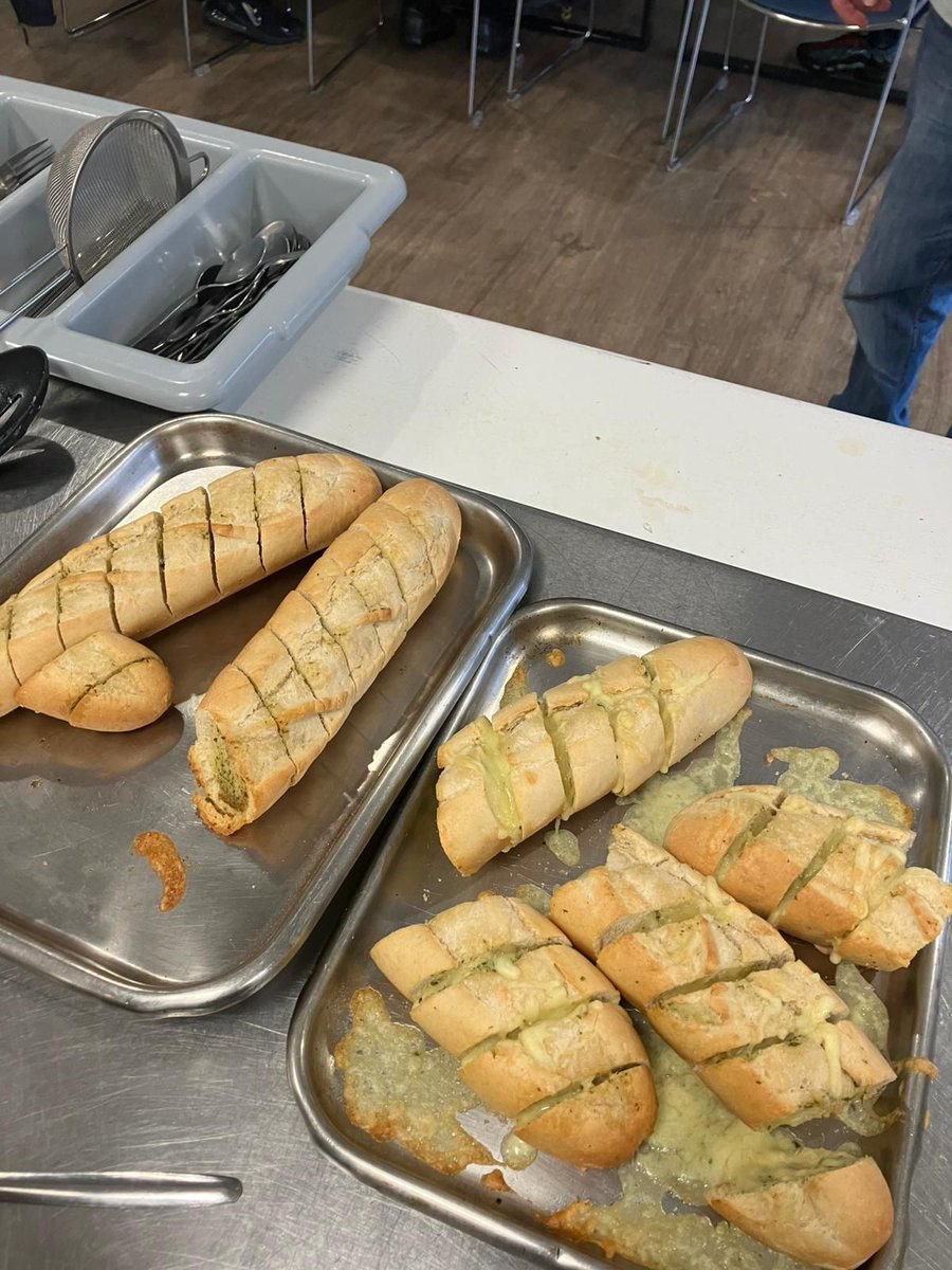 RRR_LUF's tweet image. One Pot Cooking 🍝👩‍🍳

A fantastic session for the One Pot cooking group creating a traditional Italian sauce with pasta and garlic bread. Brilliant connection, teamwork, and lots of fun in the kitchen as always!

#CookingTogether #RootsCommunity #RedRoseRecovery