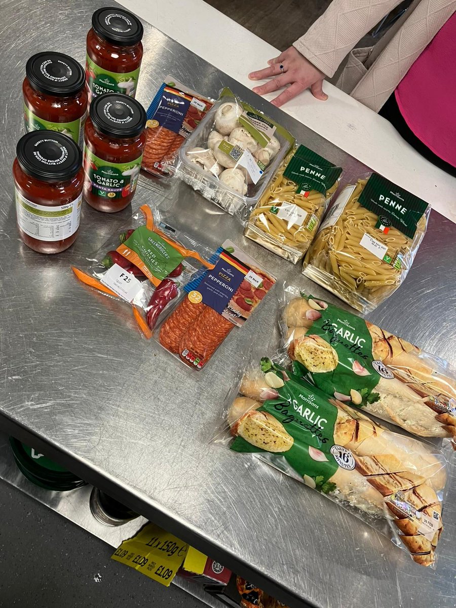 RRR_LUF's tweet image. One Pot Cooking 🍝👩‍🍳

A fantastic session for the One Pot cooking group creating a traditional Italian sauce with pasta and garlic bread. Brilliant connection, teamwork, and lots of fun in the kitchen as always!

#CookingTogether #RootsCommunity #RedRoseRecovery