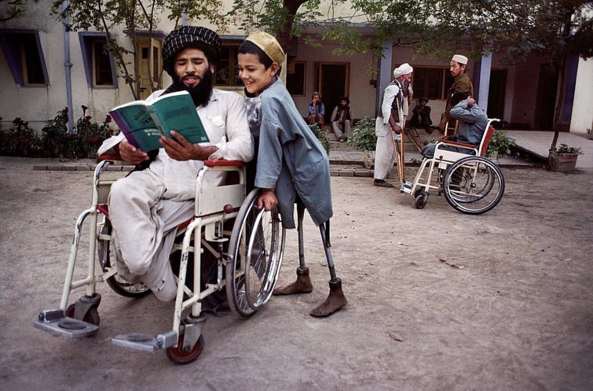 Amerika'nın Afganistan'a getirdiği özgürlük. 

Irak'a getirdiği özgürlük ise hep +18. 

Aklınızda bulunsun.