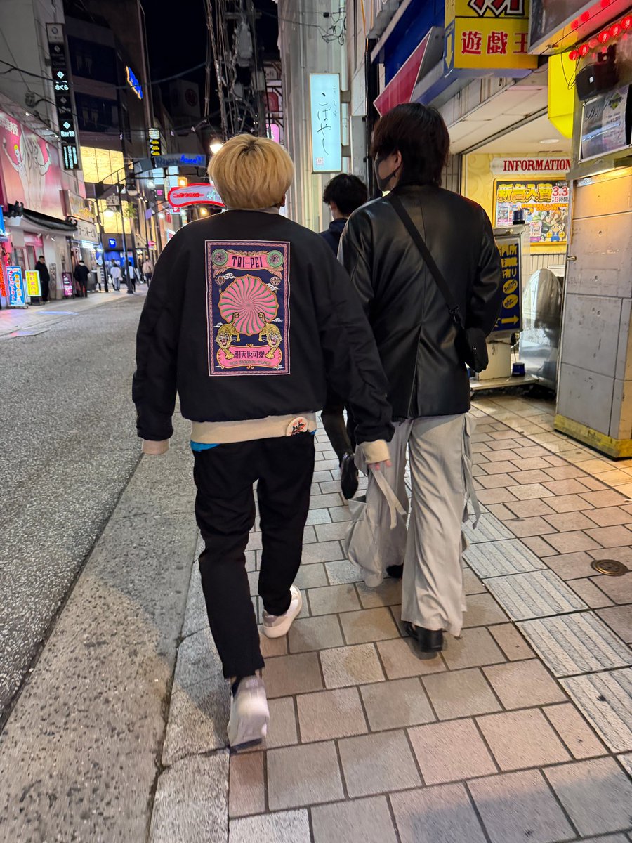 おピー tweet media