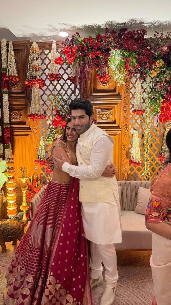 greatandhranews's tweet image. Beautiful glimpses from @AlluSirish bridegroom ceremony, filled with rich traditions, heartfelt joy, and wonderful family celebrations

@alluarjun #BridegroomCeremony #WeddingVibes #FamilyCelebrations #Tradition #AlluFamily