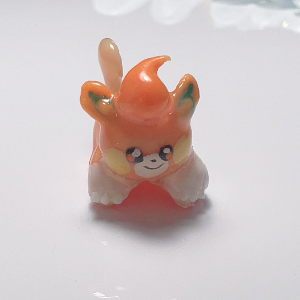 ネイルパーツのパモさん作った！立ち上がったら違う気がしたから、3Dパーツだ！！実際に着けると髪がめちゃ引っかかると思われる😭
