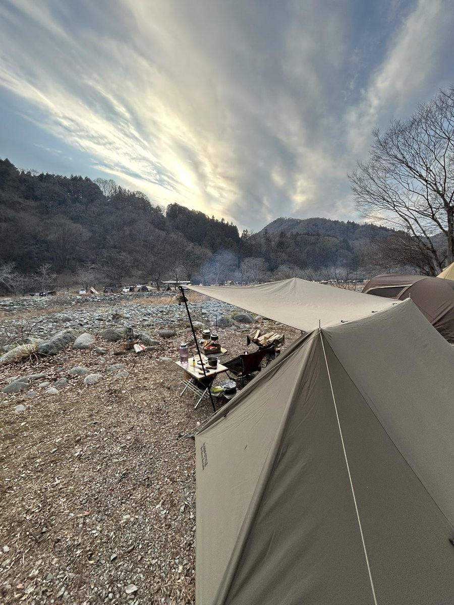 Gen53948738's tweet photo. #2月のキャンプを写真4枚で振り返る
 ソロキャン2泊
①② #新戸キャンプ場
  2026年初泊まりキャンプ
③④ #伊豆キャンパーズビレッジ
  花見キャンプが三連休激混み
  下道倶楽部で10h弱、まさかの夜設営 https://t.co/AcCRA6djms