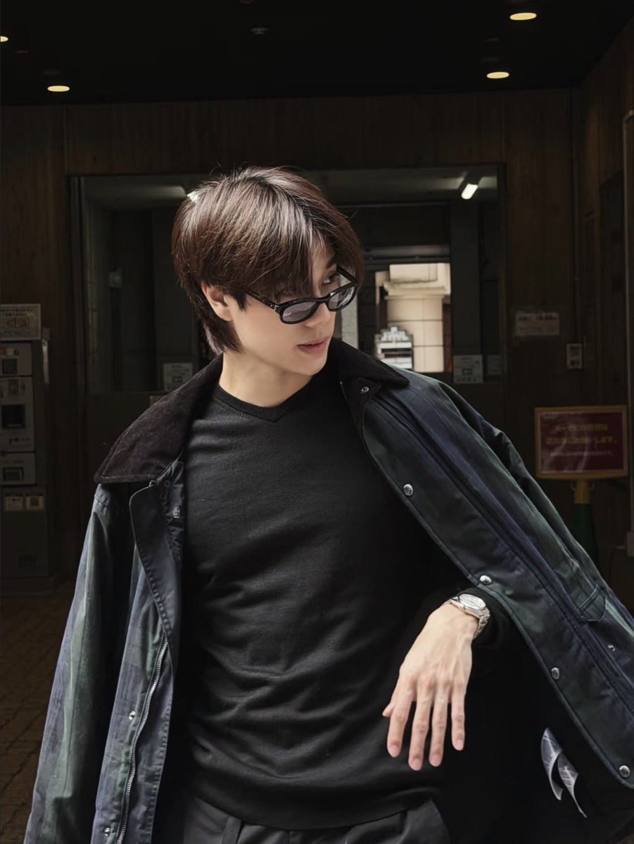 คนในภาพเป็นอะไรกัน  ????🖤🖤🖤

- เป็นตากล้องถ่ายรูปส่วนตัว❌❌❌
- คนเลือกรูปให้❌❌❌
- คนไลค์แรกๆ❌❌❌
- เป็นคนในความลับ ❌❌❌
- แล้วเมื่อไหร่ตะได้เปงแฟนคนในรูปป ✅✅✅

📸 IG : phuwintang 🫶🏻✅ พี่ตั้งหล่อมาก

#ปอนด์ภูวินทร์  #ppnaravit #phuwintang #PondPhuwin